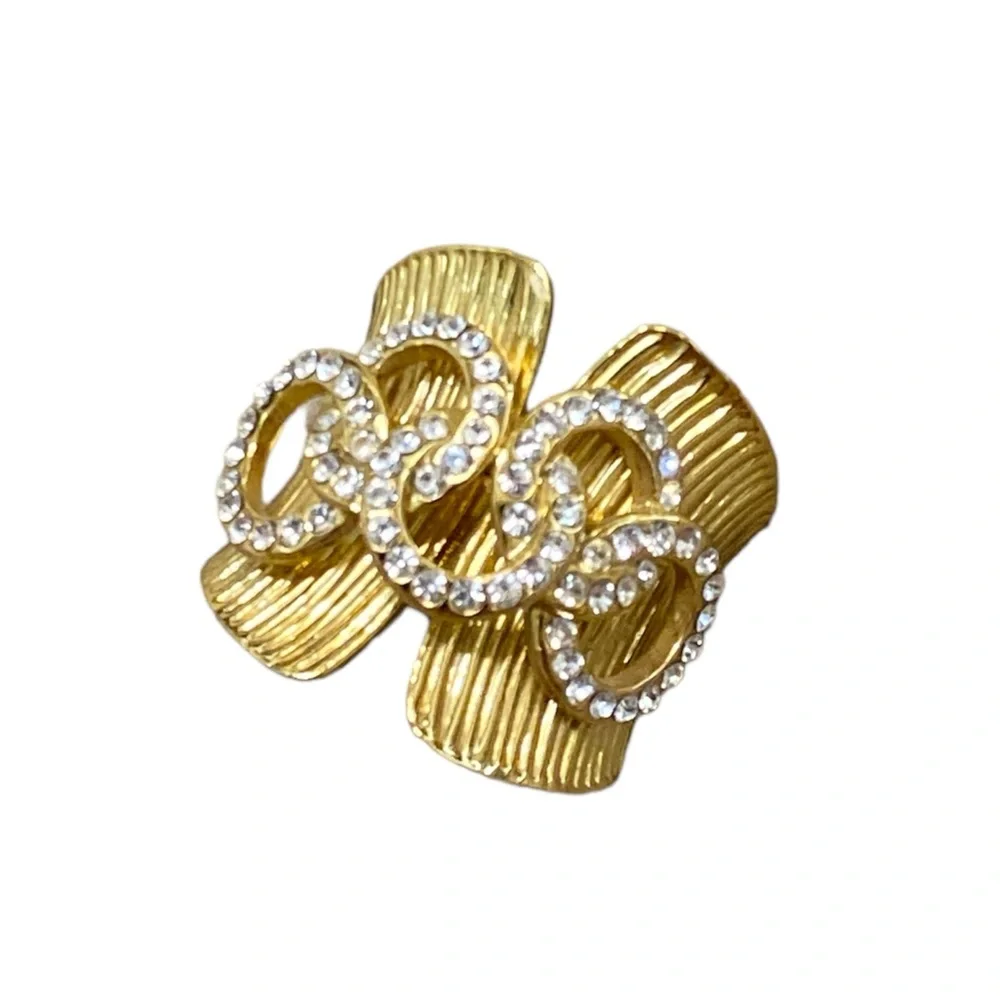 Women’s ring in gold with rhinestones size 7
